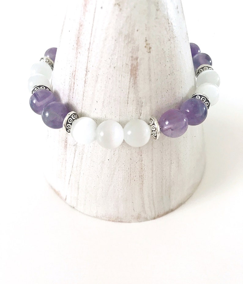 Calming Bracelet Gemstone Bracelet 8mm Amethyst Lilac Purple Amethyst Bracelet Purple and White Beaded Bracelet Healing Bracelet