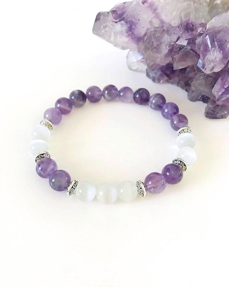 Calming Bracelet Gemstone Bracelet 8mm Amethyst Lilac Purple Amethyst Bracelet Purple and White Beaded Bracelet Healing Bracelet