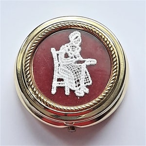 Vintage pillbox with lace