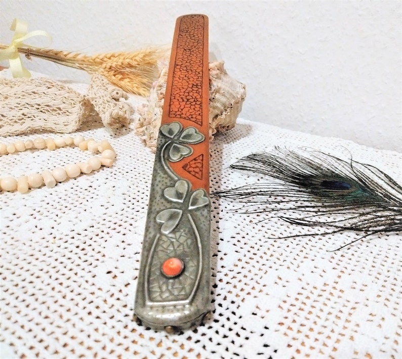 Il Ouvre Le Dialogue En 5 Lettres