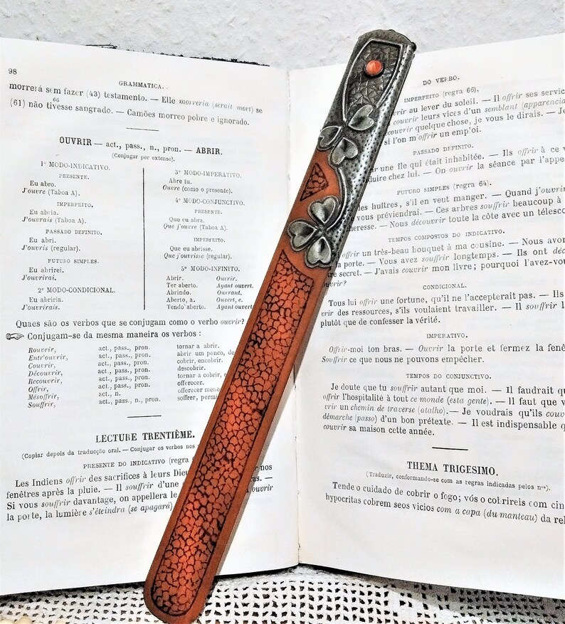 Il Ouvre Le Dialogue En 5 Lettres