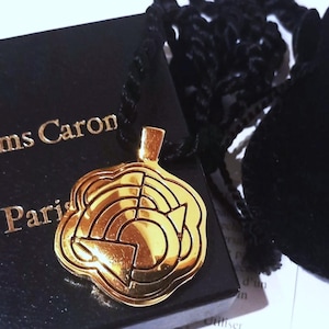 Caron Perfume / Refillable scented pendant jewelry