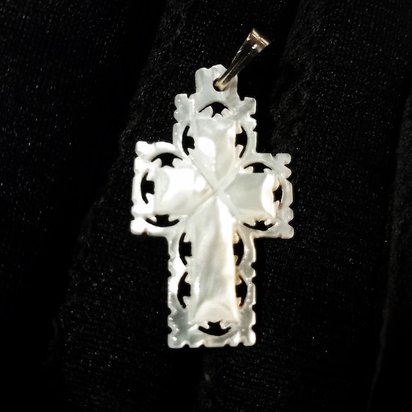 Croix en nacre de Bethléem Pendentif