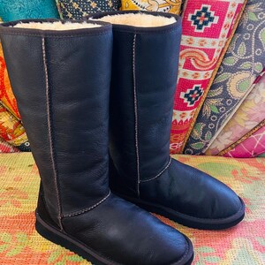 Vintage UGG Australia Tall Leather Whipstitch Boots Womens 8 Espresso Brown NOS Style 568509 Rare Y2K