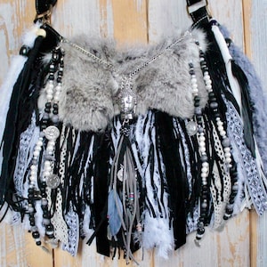 Sling Crossbody Bag mit Quasten - Handgemachte Tasche im Boho Style