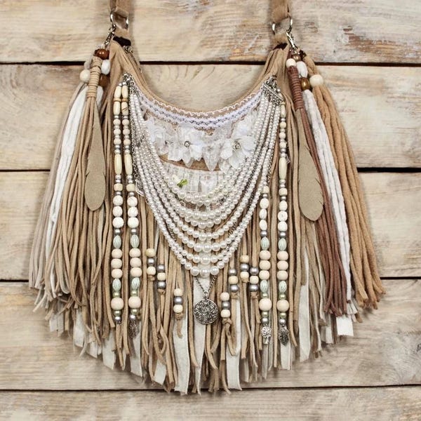 Borsa a tracolla Boho fatta a mano con perline e piume