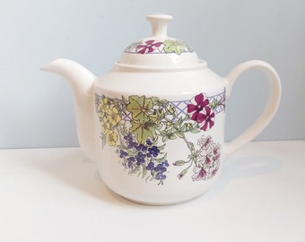 Tetera vintage Wade para Ringtons con diseño floral enrejado