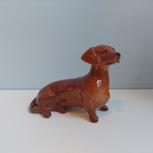 Vintage Beswick dachshund dog figurine, model number 1460made in Englan