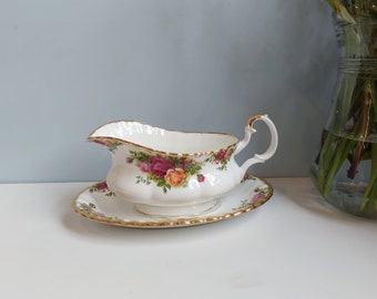 Vintage Royal Albert "old country roses " sauce/gravy boat and under plate, bone china made in England 1960s