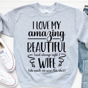 I Love My Amazing Beautiful Always Right Wife She made me Wear This Shirt SVG - Lustiges Ehemann Shirt - Geschenk für Ihn - Easy Cut Datei Cricut