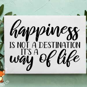 La felicidad no es un destino Es una forma de vida svg, Este es nuestro lugar feliz svg, hogar dulce casa svg, bienvenido yall svg, bendiga este lío
