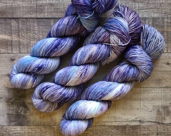 Blues - Fil teint à la main - Poids doigté - 4 plis