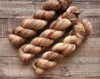Écorce - Fil teint à la main - Poids du doigté - 4 plis