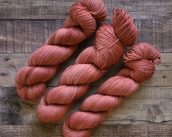 Brique - Fil teint à la main - Poids doigté - 4 plis