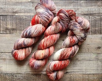 Coq - Fil teint à la main - Poids du doigté - 4 plis