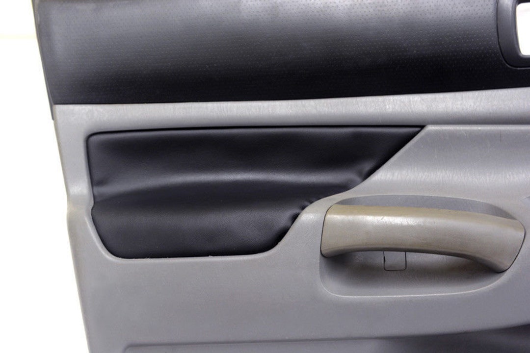 Video: Restored a 30-year old armrest & door handles with carbon