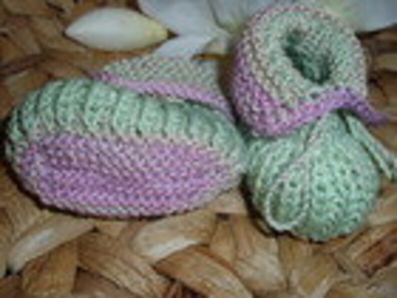 Unique: baby shoes in pastel shades for 0-4 months 100% cotton hand-knitted ready to ship image 4