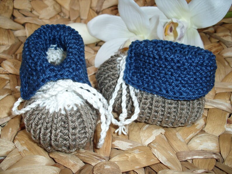 Baby shoes in taupe-white-dark blue 100% cotton hand-knitted image 2