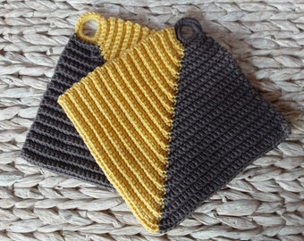 Two-tone pot holders made of 100% cotton - dark gray and vanilla yellow - 2 pieces - with hanger - available for quick delivery