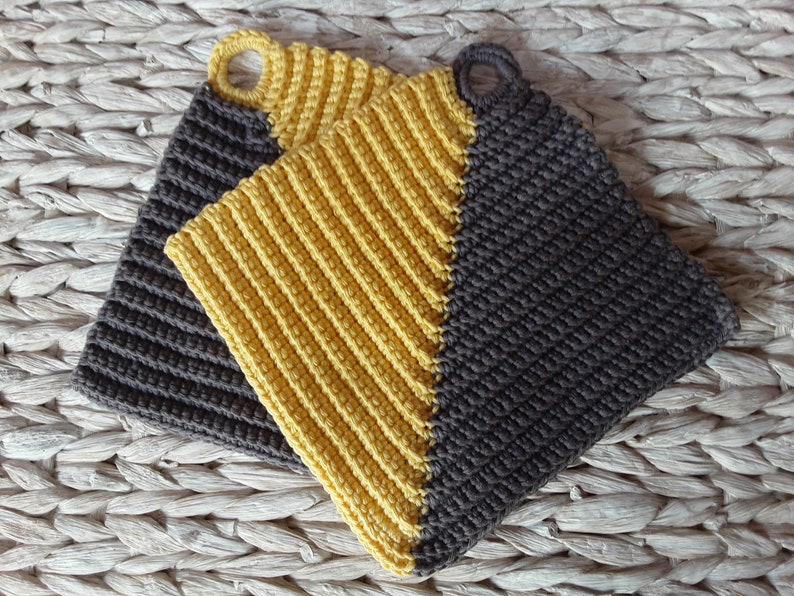 Two-tone pot holders made of 100% cotton dark gray and vanilla yellow 2 pieces with hanger available for quick delivery image 1