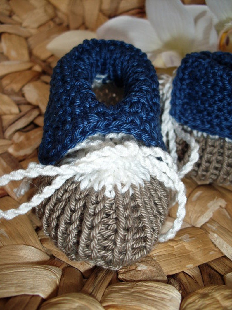 Baby shoes in taupe-white-dark blue 100% cotton hand-knitted image 3