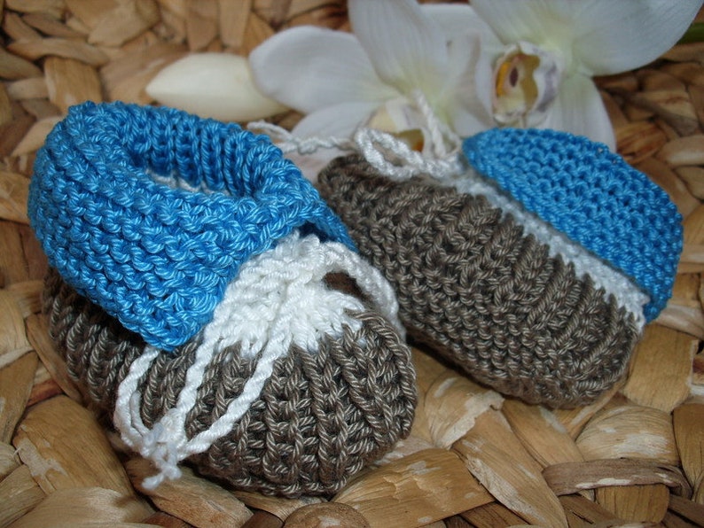 Baby shoes taupe-white-blue 100% cotton hand-knitted image 3