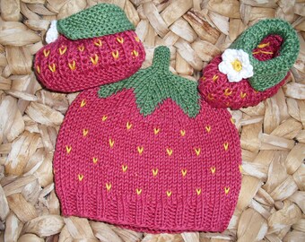 Sweet Fruit Wild Strawberry Set - Baby Booties and Hat - Newborn till 4 months - pure cotton - ready to ship