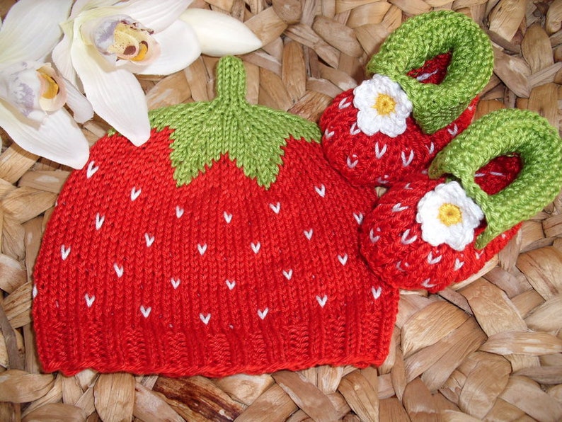 Sweet Fruit Strawberry Set Baby Booties and Hat Newborn to 4 months pure cotton image 1