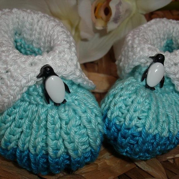 Babyschuhe "Pinguin auf der Eisscholle"  - 100% Baumwolle - handgestrickt - versandfertig