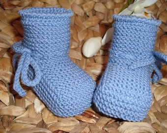 Babyschuhe aus 100% Wolle  - lavendel-blau - handgestrickt