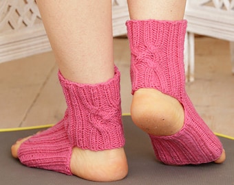 Yoga-Socken mit Zopf in Wunschfarbe - 100% Wolle  - in 3 Größen - handgestrickt - Pilates