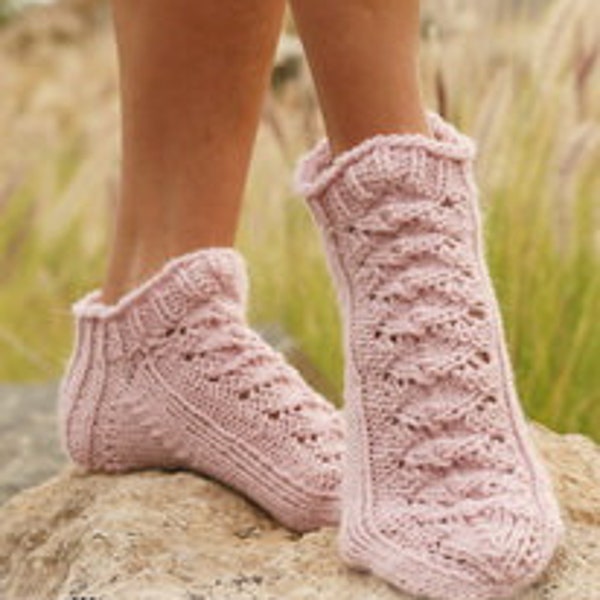 Socken in Wunschfarbe - handgestrickt - Wolle mit Alpaka - 3 Größen - Bettsocken - Sneaker - Hausschuhe -