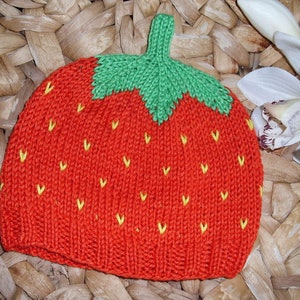 Set: Cap and shoes Fresh strawberries 0 to about 4 months 100% cotton hand knitted image 3