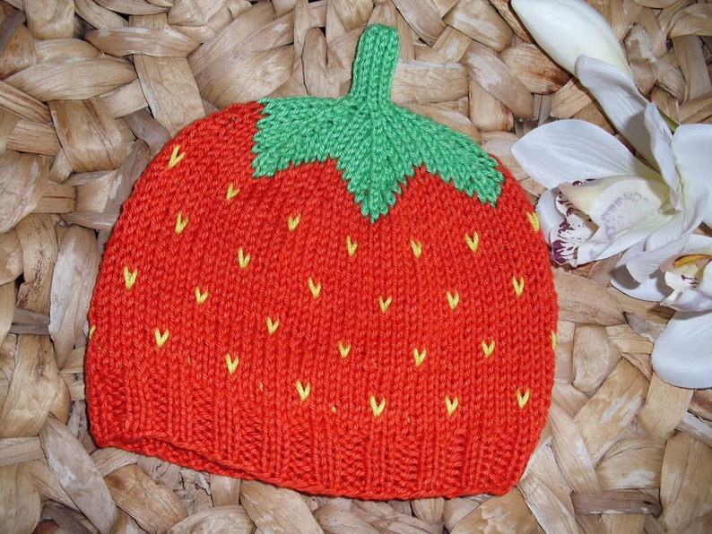 Set: Cap and shoes Fresh strawberries 0 to about 4 months 100% cotton hand knitted image 3