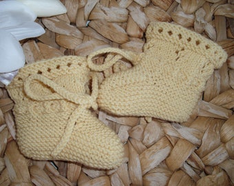 Booties -Baby shoes - lime - pure wool - handknit