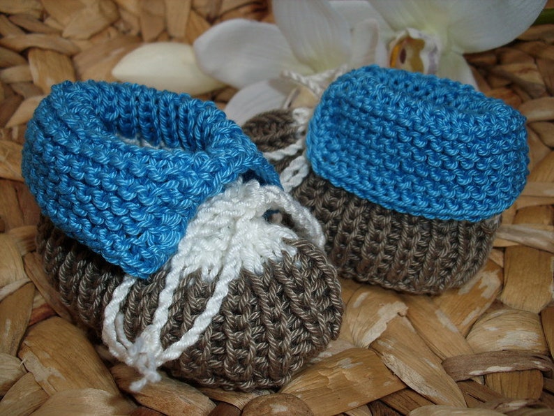 Baby shoes taupe-white-blue 100% cotton hand-knitted image 2