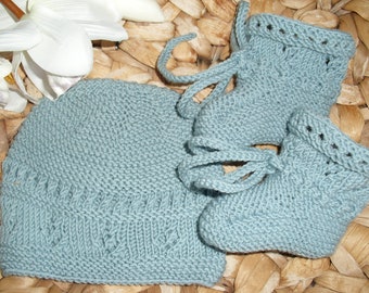 Set: Mütze und Schuhe für Neugeborene - 100% Wolle (Baby Merino Wolle) - handgestrickt