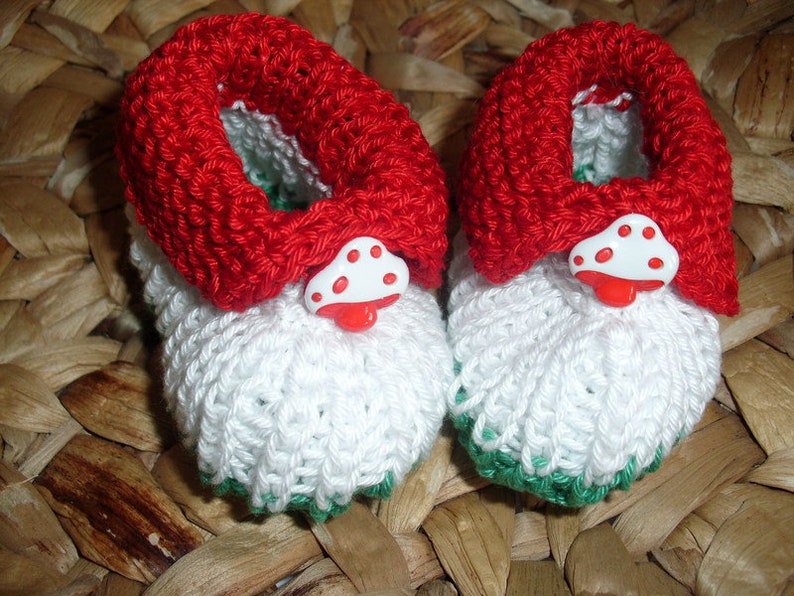 Babyschuhe Fliegenpilz aus Baumwolle handgestrickt versandfertig Bild 1