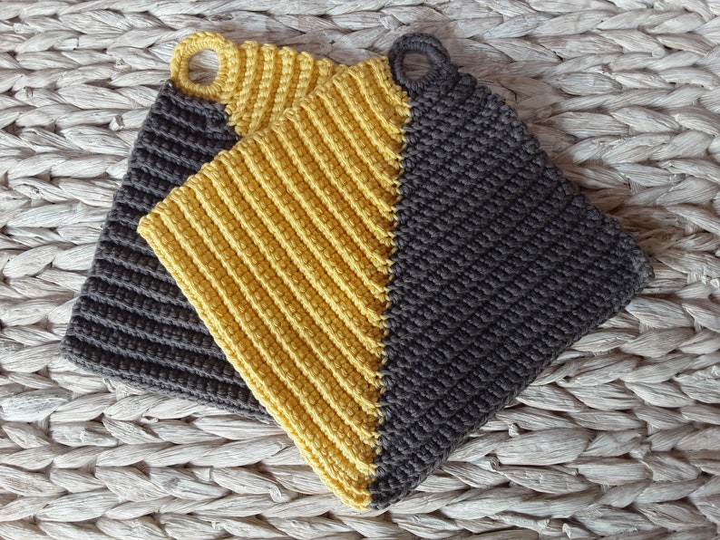 Two-tone pot holders made of 100% cotton dark gray and vanilla yellow 2 pieces with hanger available for quick delivery image 2