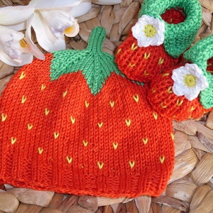 Set: Cap and shoes Fresh strawberries 0 to about 4 months 100% cotton hand knitted image 4