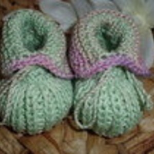 Unique: baby shoes in pastel shades for 0-4 months 100% cotton hand-knitted ready to ship image 1