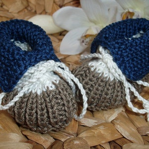 Baby shoes in taupe-white-dark blue 100% cotton hand-knitted image 1