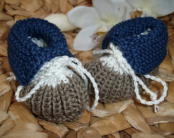 Baby shoes in taupe-white-dark blue - 100% cotton - hand-knitted