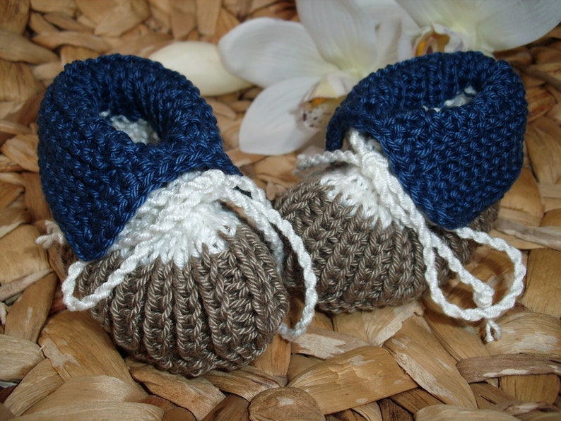 Baby shoes in taupe-white-dark blue 100% cotton hand-knitted image 1