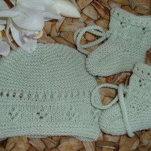 Set: Mütze und Schuhe für Neugeborene  - 100% Wolle (Baby Merino Wolle) - mint - handgestrickt