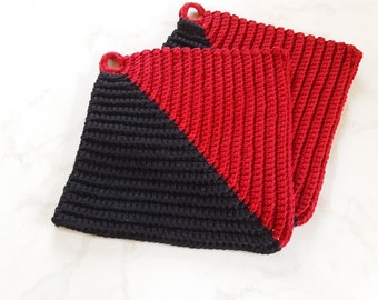 Two-tone potholders made of 100% cotton - red and black - 2 pieces - with hanger - available quickly