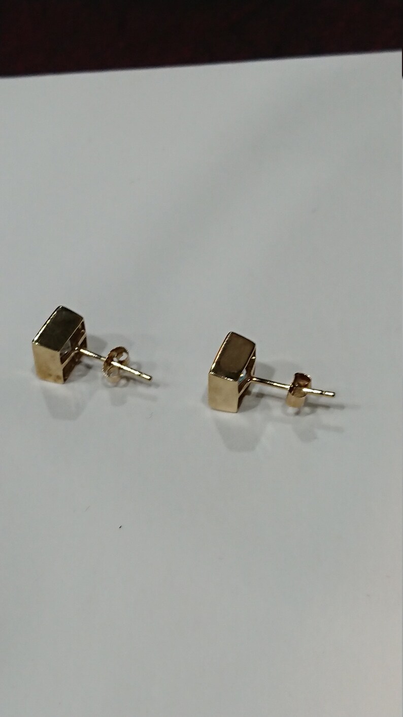 vintage 9ct gold and aquamarine stud earrings Really pretty