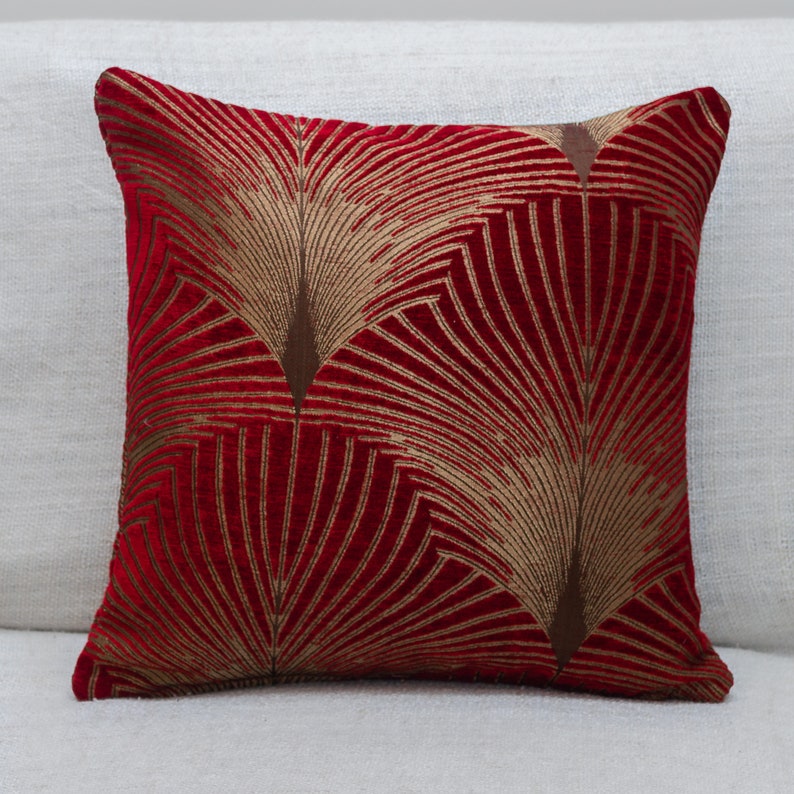 Art Deco Fan Cushion. Red and Gold. Luxury Velvet Chenille. Double Sided Geometric Feather Style. 17x17 Square Pillow. 20s and 30s style zdjęcie 1