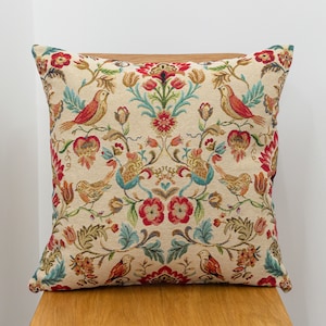 Cuscino con arazzo Morris in stile tradizionale. Uccelli e fiori finali. Federa per cuscino quadrata da 43 cm. Stile vintage vittoriano.