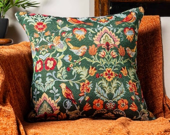 Traditionele stijl Morris tapijtkussen. Vintage Victoriaanse vogels en slepend bloemmotief in mosgroen. 17x17" vierkante kussenhoes.